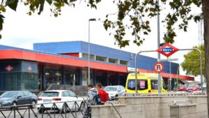 Gran ampliación de la pasarela sobre las vías de la C-5 en la estación de Alcorcón Central