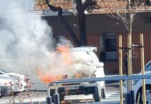 Se incendia un coche en el parking de Parque Lisboa de Alcorcón