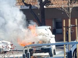 Se incendia un coche en el parking de Parque Lisboa de Alcorcón