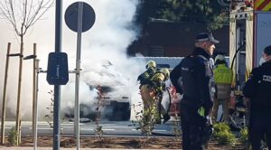 Se incendia un coche en el parking de Parque Lisboa de Alcorcón