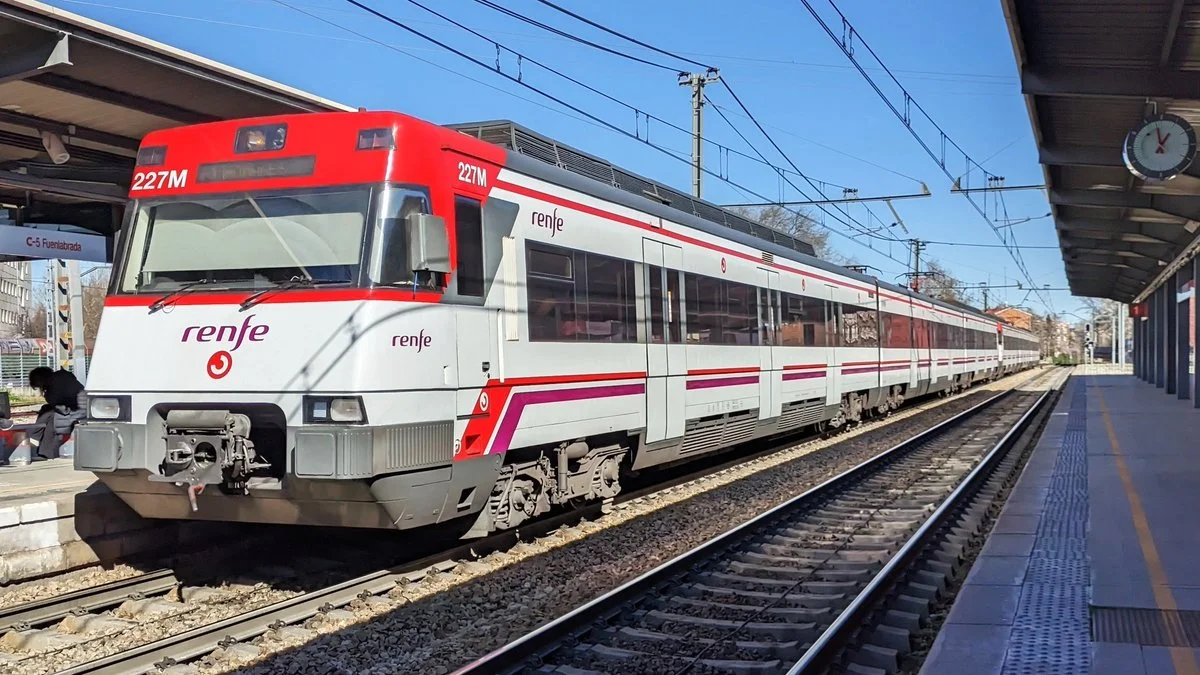 Las nuevas pantallas multimedia que se encontrarán los vecinos de Alcorcón en Renfe Cercanías