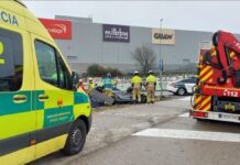 Un coche volcado obliga a intervenir a los cuerpos de seguridad de Alcorcón