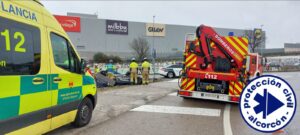 Un coche volcado obliga a intervenir a los cuerpos de seguridad de Alcorcón