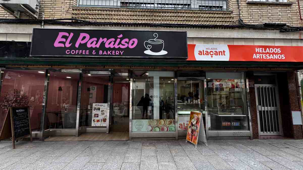 Un nuevo comercio abre en la calle Mayor de una en Alcorcón