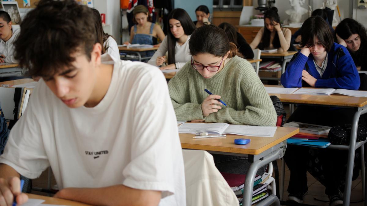 Finales de abril, fecha clave para miles de estudiantes de Alcorcón