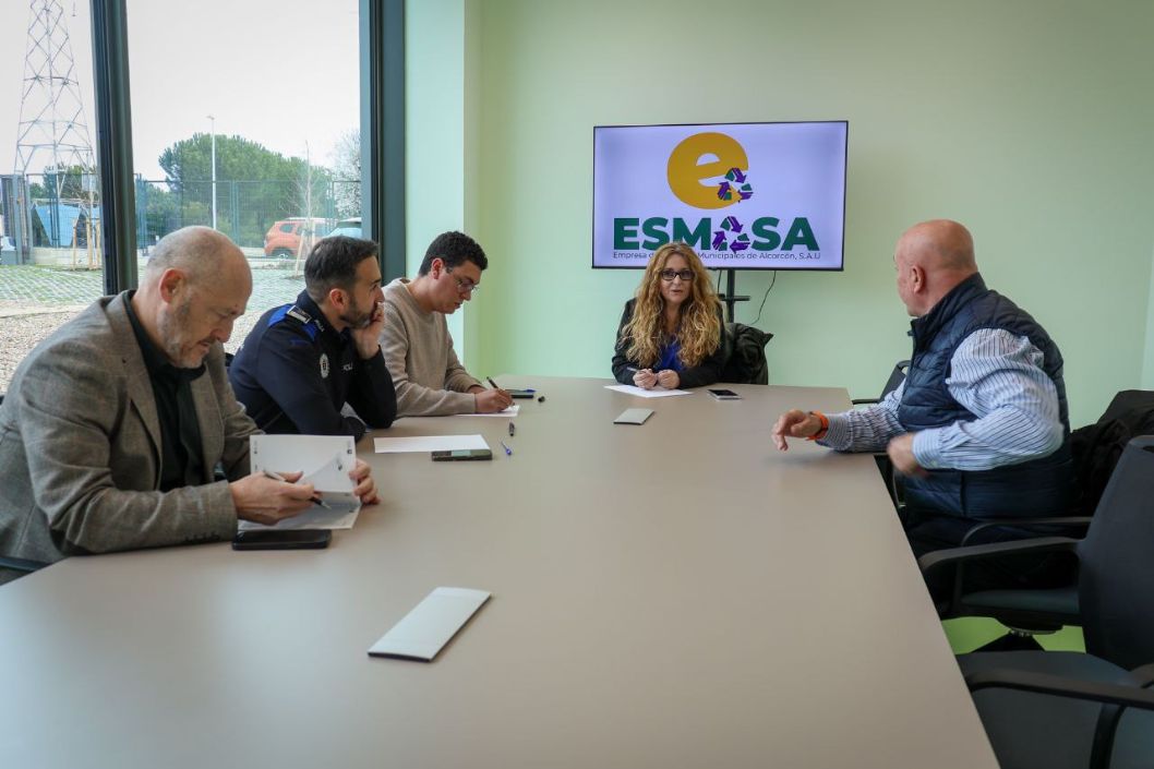 Reunión en Alcorcón para abordar el problema de los vertidos ilegales