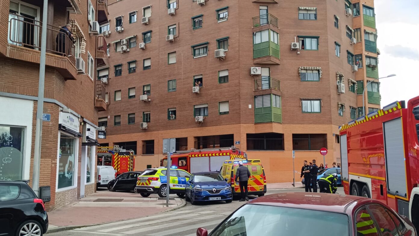 Desalojan un edificio en Alcorcón tras el incendio de un coche en un ...