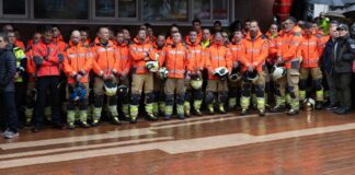 Emotivo homenaje de Alcorcón a los bomberos fallecidos en el incendio