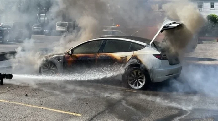 El trágico incendio en Alcorcón reabre el debate sobre los coches eléctricos en los parkings