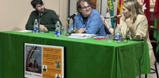 La Agrupación Extremeña de Alcorcón llenó su sala para el coloquio sobre periodismo local y nuevas tecnologías