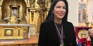 Archivan la investigación a una edil de Vox por enseñar dos balas en el Pleno de Alcorcón