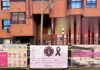 Pancartas en recuerdo de Sergio y Jesús, los bomberos fallecidos en Alcorcón
