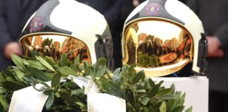 Alcorcón guarda cinco minutos de silencio en memoria de los dos bomberos fallecidos