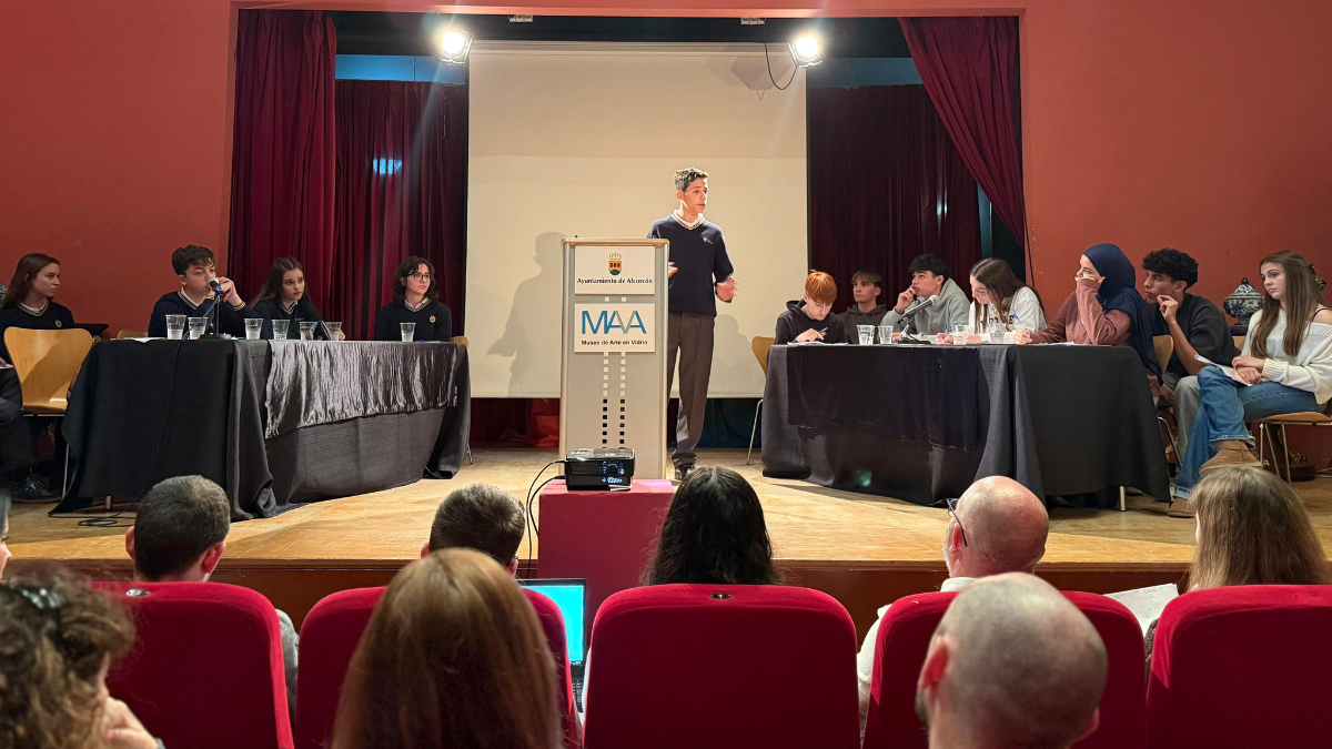 Villalkor y el IES Parque de Lisboa representarán a Alcorcón en la Liga de Debate de la UNED: podcast alcorconhoy