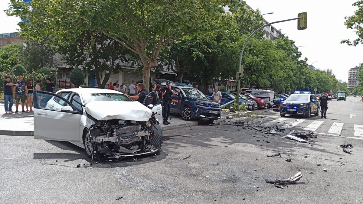 Impactante accidente entre un coche de Policía y un turismo en Alcorcón