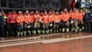 Alcorcón nombra hijos adoptivos y otorga la medalla de oro a los bomberos del incendio de la calle Lilos