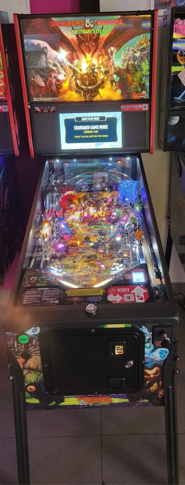 Dragones y Mazmorras revive en Alcorcón gracias al nuevo pinball de Factoría Retro