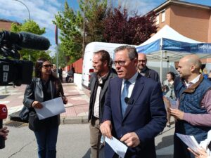 Alfonso Serrano, secretario general del PP en Madrid, visita Alcorcón
