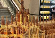 Diez jubilados de Alcorcón recrean la Catedral de Milán con palillos de madera