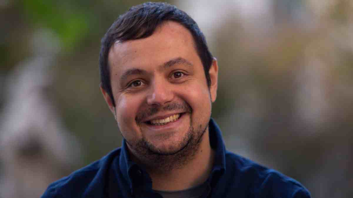 David Comas asume la estrategia comunicativa de Sumar tras el legado de Jesús Santos