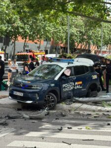 Impactante accidente entre un coche de Policía y un turismo en Alcorcón