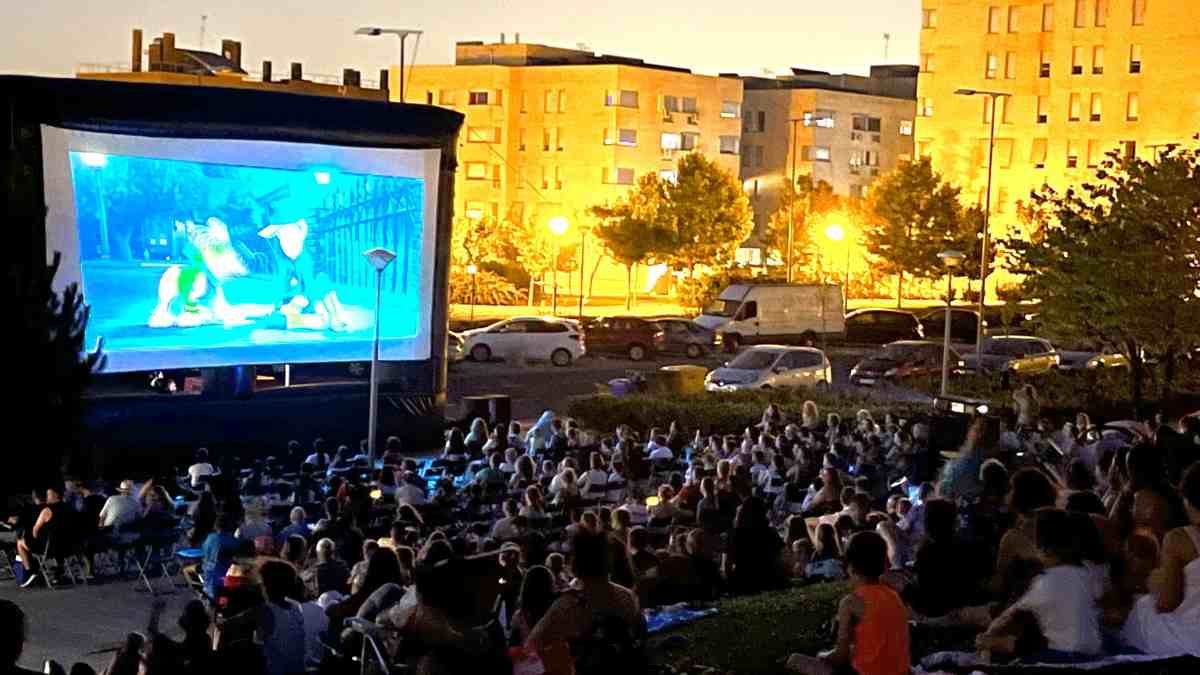 Alcorcón convierte sus barrios en cines de verano gratuitos durante el mes de julio