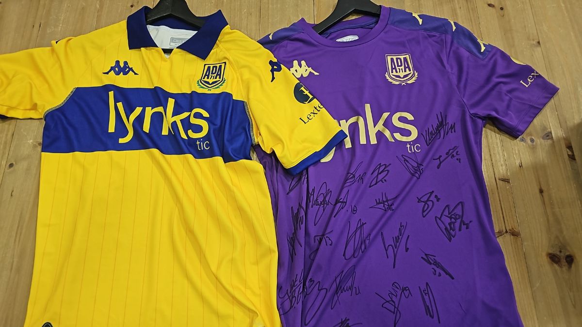 Sorteamos dos camisetas del Alcorcón y te contamos cómo puedes ganarlas