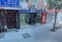 La Calle Mayor de Alcorcón se despide de la histórica tienda Discos Beethoven