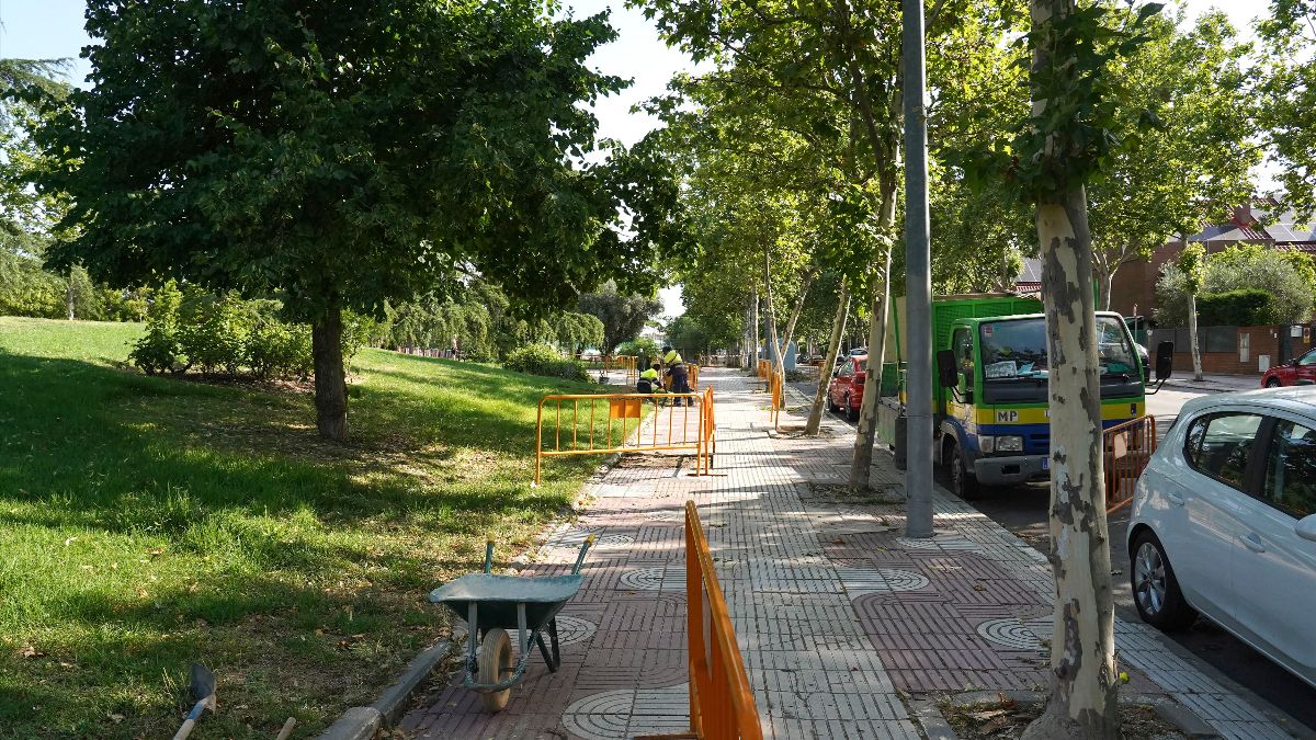Comienzan por fin los trabajos de renovación en la Calle Robles de Alcorcón