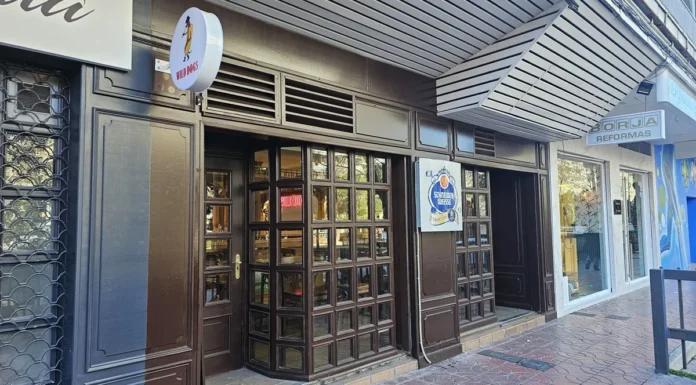 Promoción de cubos de cerveza y perritos en Wild Dogs y comienzo del programa del Orgullo en Alcorcón