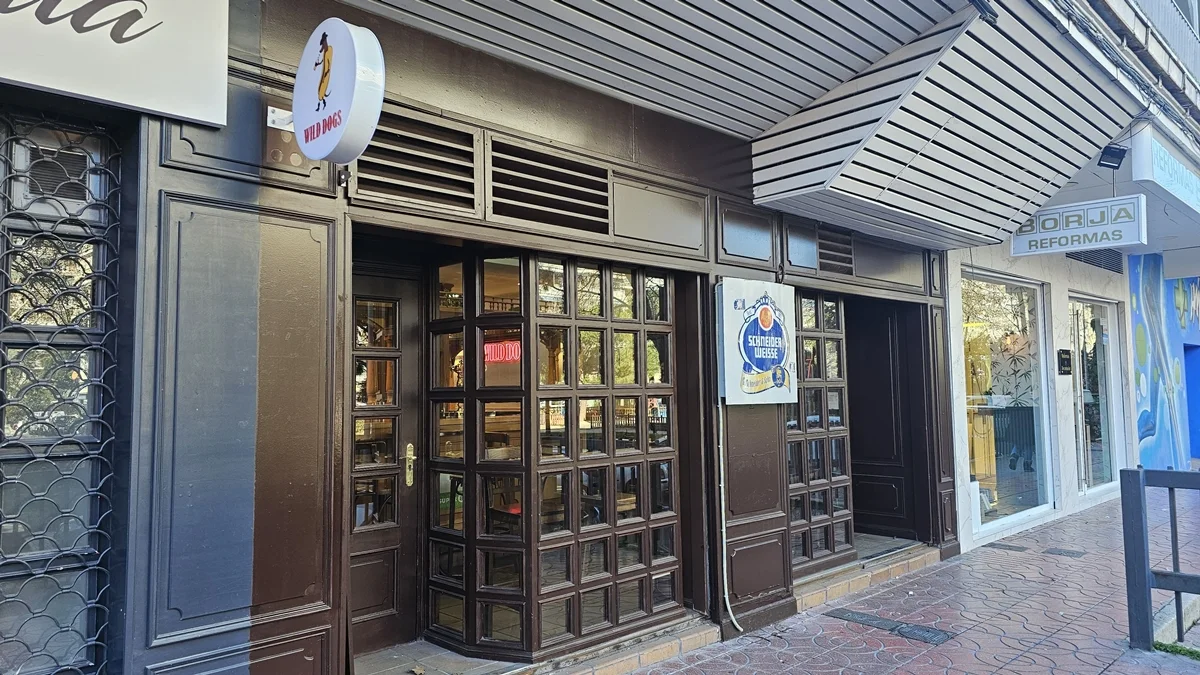 Promoción de cubos de cerveza y perritos en Wild Dogs y comienzo del programa del Orgullo en Alcorcón