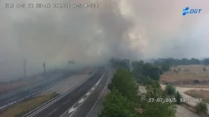 Los vecinos de Alcorcón ya pueden usar la A-5 tras poner bajo control el incendio en Méntrida