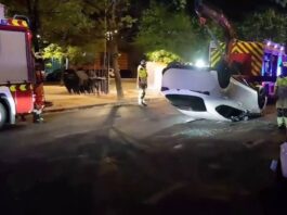 Un conductor positivo en alcoholemia vuelca un coche en un accidente en Alcorcón