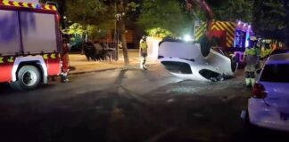 Un conductor positivo en alcoholemia vuelca un coche en un accidente en Alcorcón