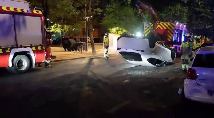 Un conductor positivo en alcoholemia vuelca un coche en un accidente en Alcorcón