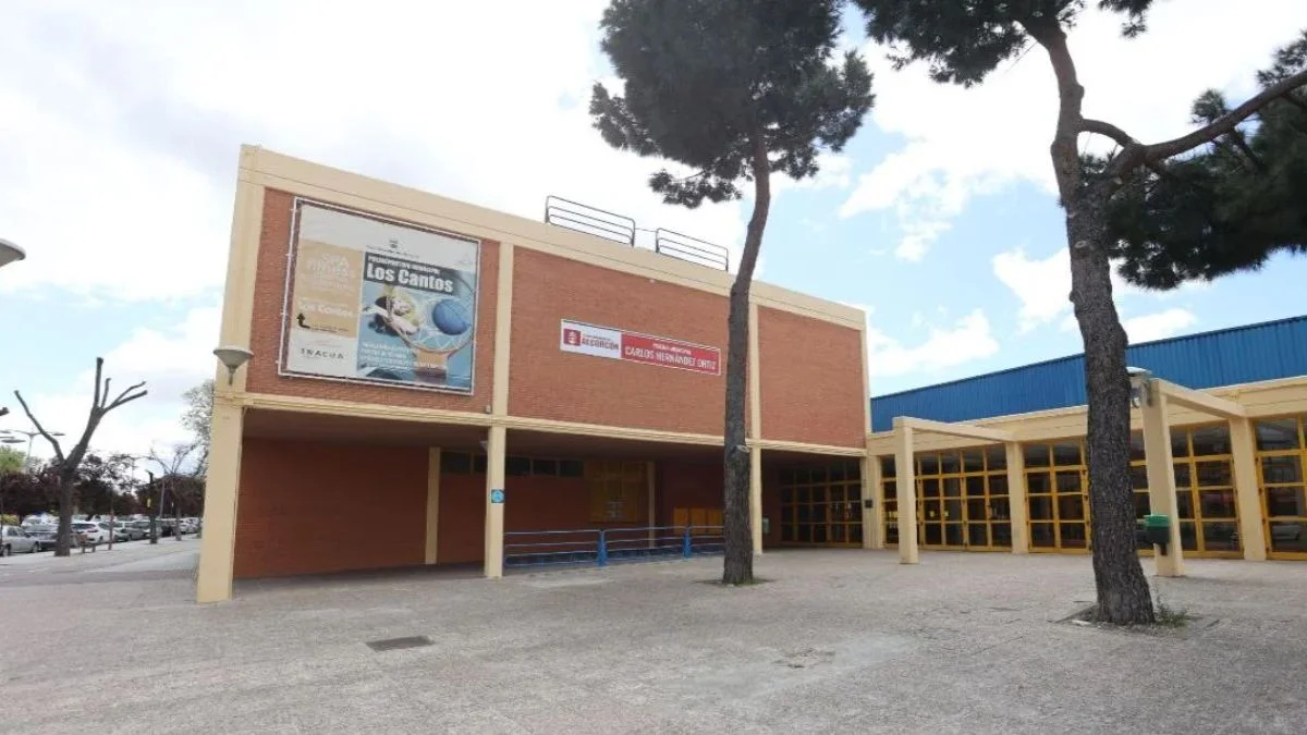 La esperada renovación del exterior del polideportivo Los Cantos de Alcorcón ya está en marcha
