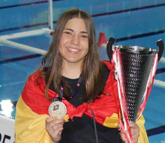 Una jugadora del Club Natación Alcorcón se halza con el oro europeo de Waterpolo Sub-16
