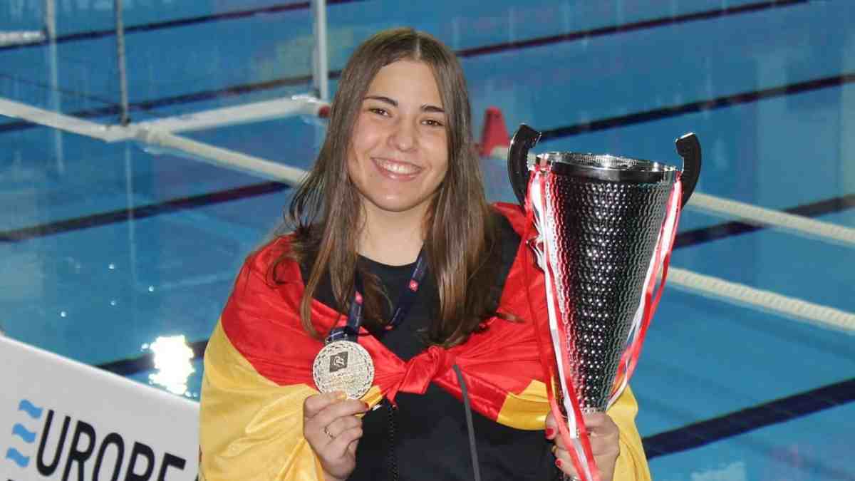 Una jugadora del Club Natación Alcorcón se halza con el oro europeo de Waterpolo Sub-16