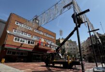 Las calles empiezan a vestirse de gala para las Fiestas de Alcorcón 2025 con la instalación de las luces