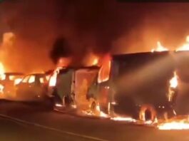 Extinguen cinco vehículos completamente incendiados en Ventorro del Cano en Alcorcón