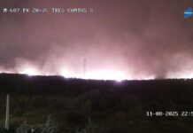 El viento traslada el olor a quemado por el incendio en Tres Cantos a Alcorcón