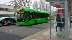 Victoria vecinal en Alcorcón para frenar los recortes en sus líneas de autobús