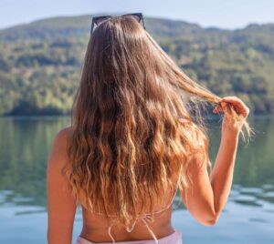 Peluquerías Oscar Blanco de Alcorcón te enseña cómo proteger tu cabello en verano