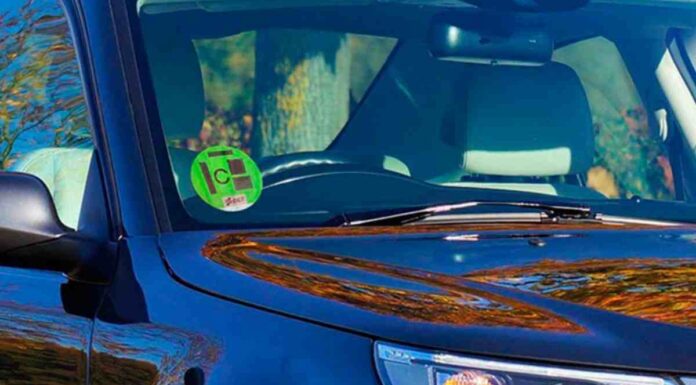 La DGT revisará en 2026 las etiquetas ambientales y muchos coches de Alcorcón podrían perder su distintivo