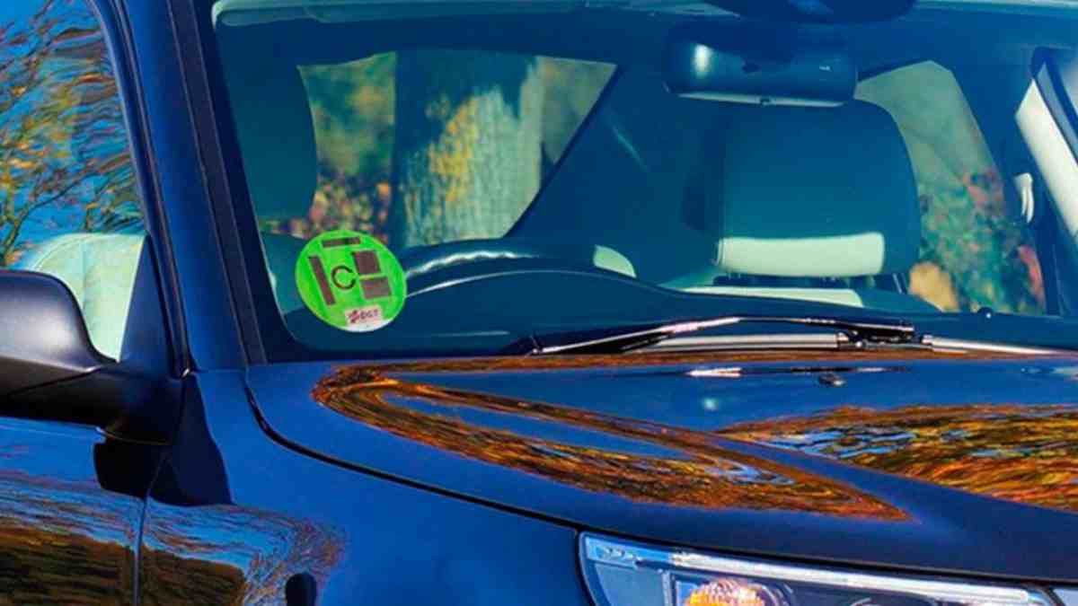La DGT revisará en 2026 las etiquetas ambientales y muchos coches de Alcorcón podrían perder su distintivo
