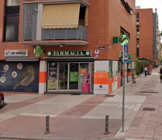 Denuncian un robo a punta de pistola en una farmacia de Alcorcón