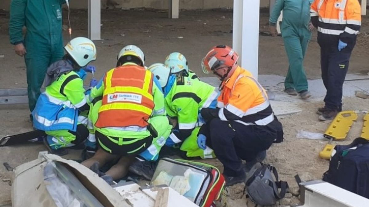 Un accidente laboral en Alcorcón deja un herido grave Un accidente laboral en Alcorcón deja un herido grave
