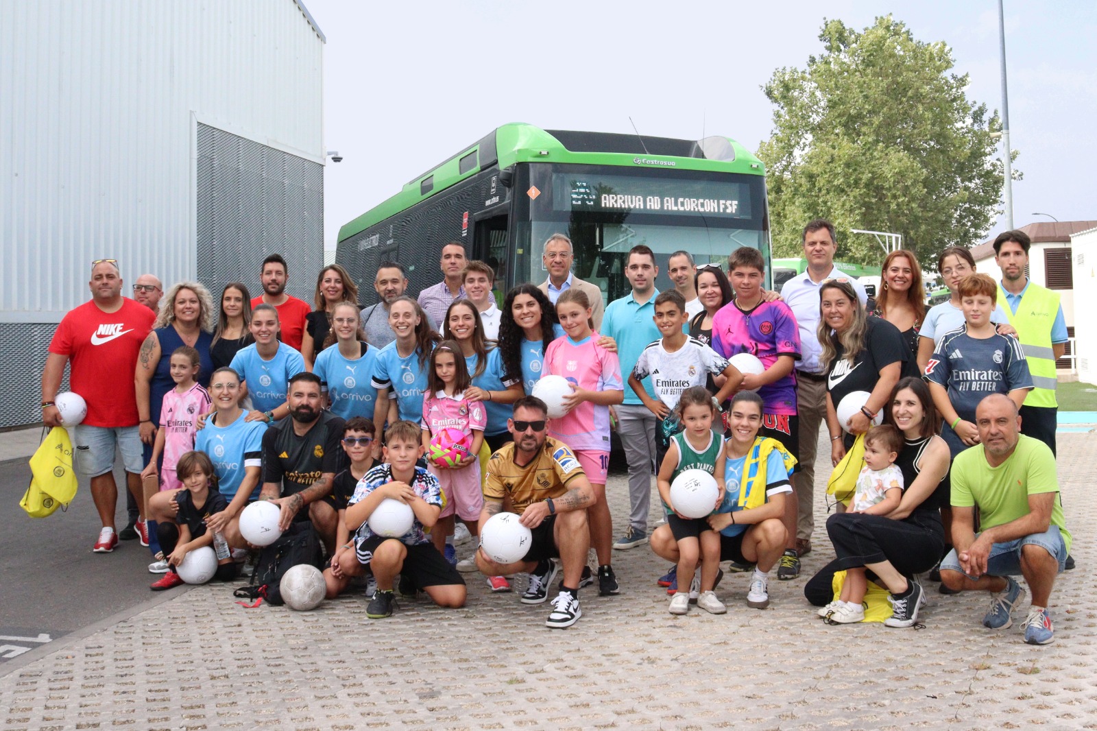 El Alcorcón de fútbol sala femenino presenta a sus fichajes estrella y amplía su vínculo con Arriva por tres temporadas