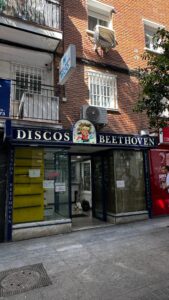 Discos Beethoven baja la persiana tras 45 años de historia en Alcorcón
