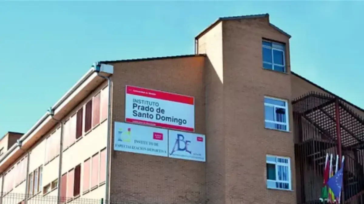 Sancionado el profesor de economía de un instituto de Alcorcón por llevar una camiseta de origen palestino